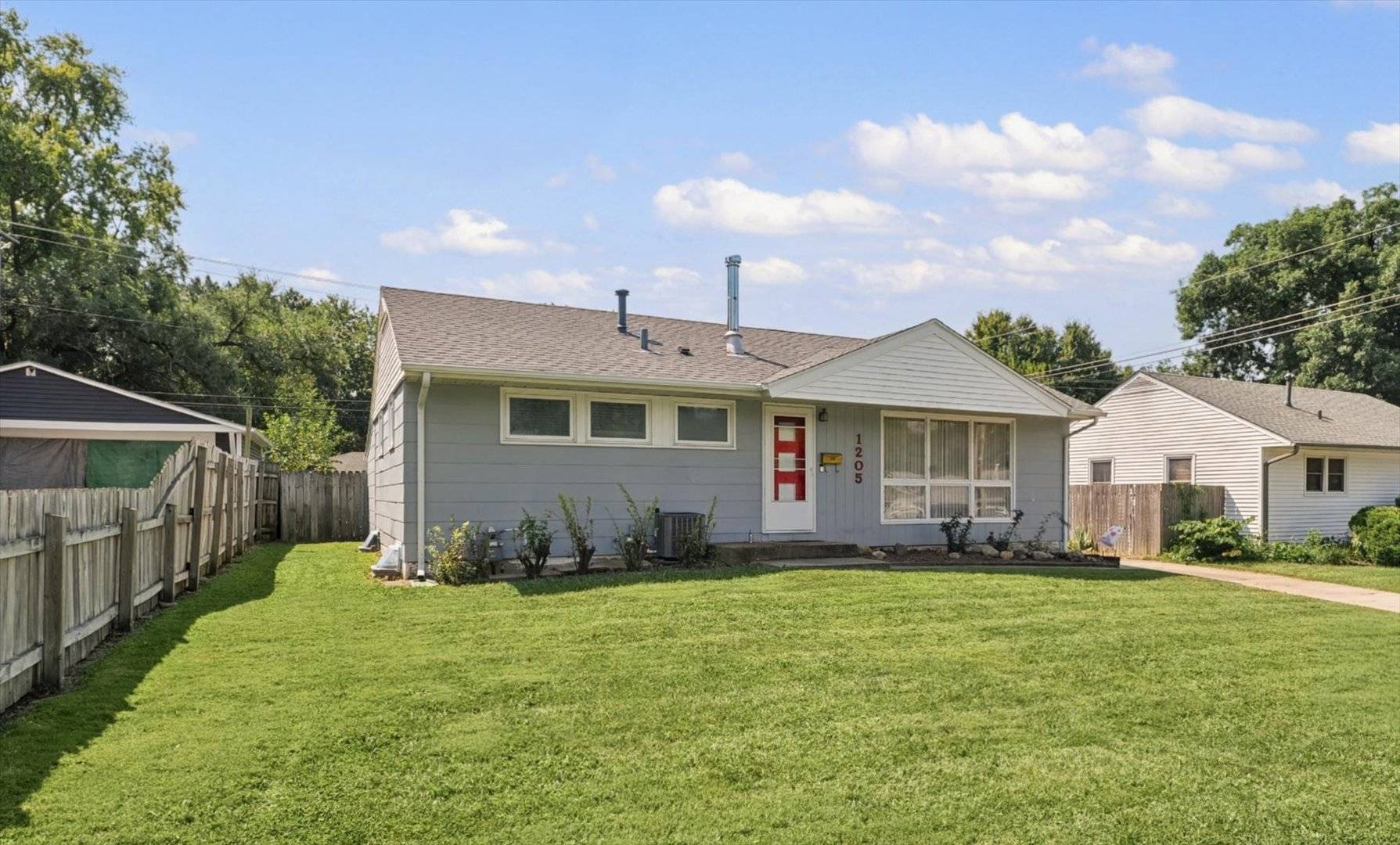 1205 E Fairlawn DR, Urbana, IL 61801