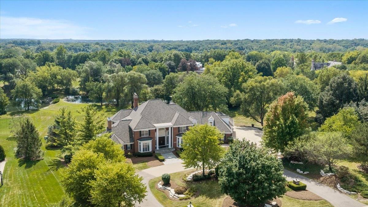 36W555 Stoneleat RD, St. Charles, IL 60175