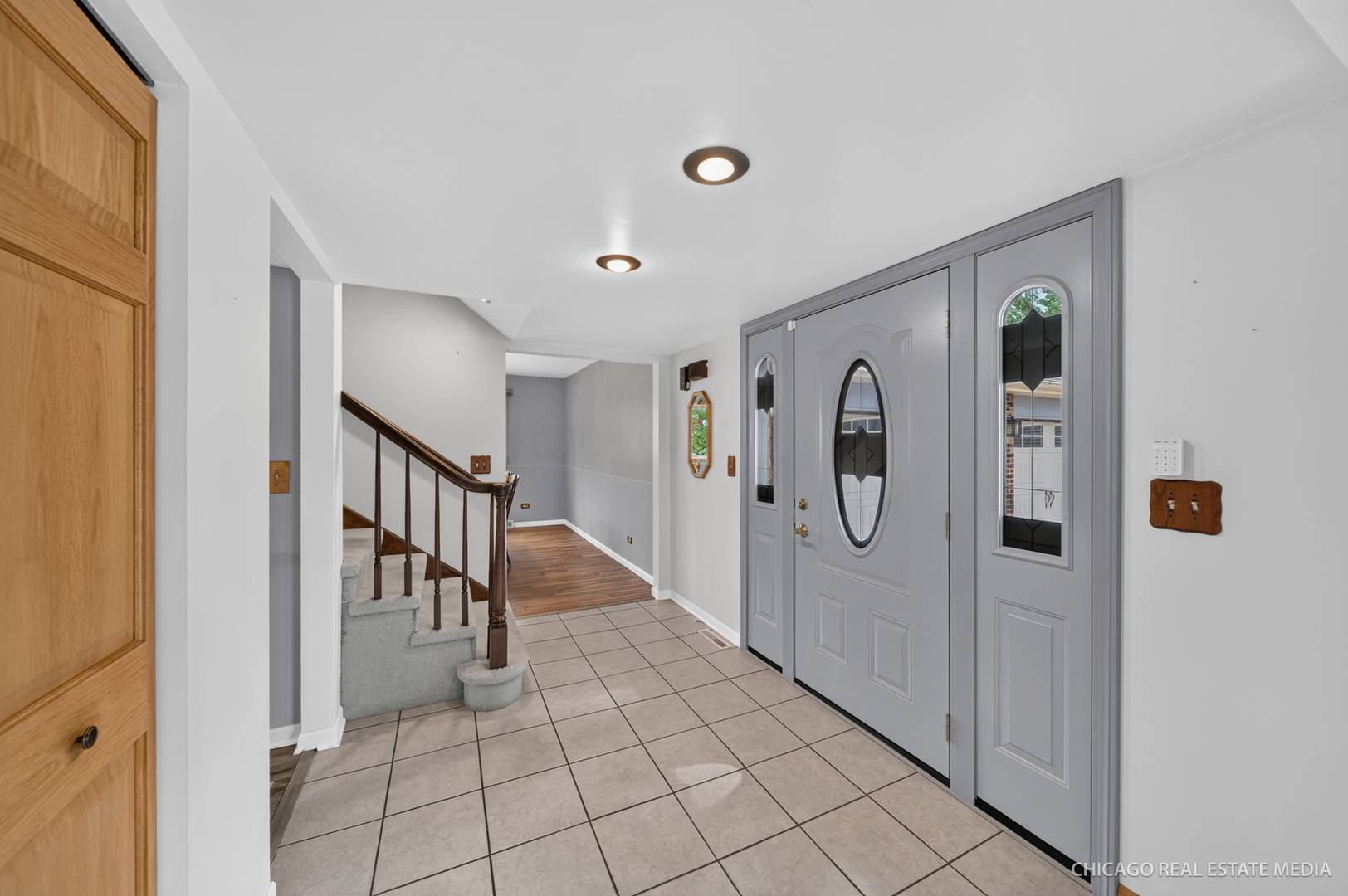 511 Cottonwood LN, Schaumburg, IL 60193