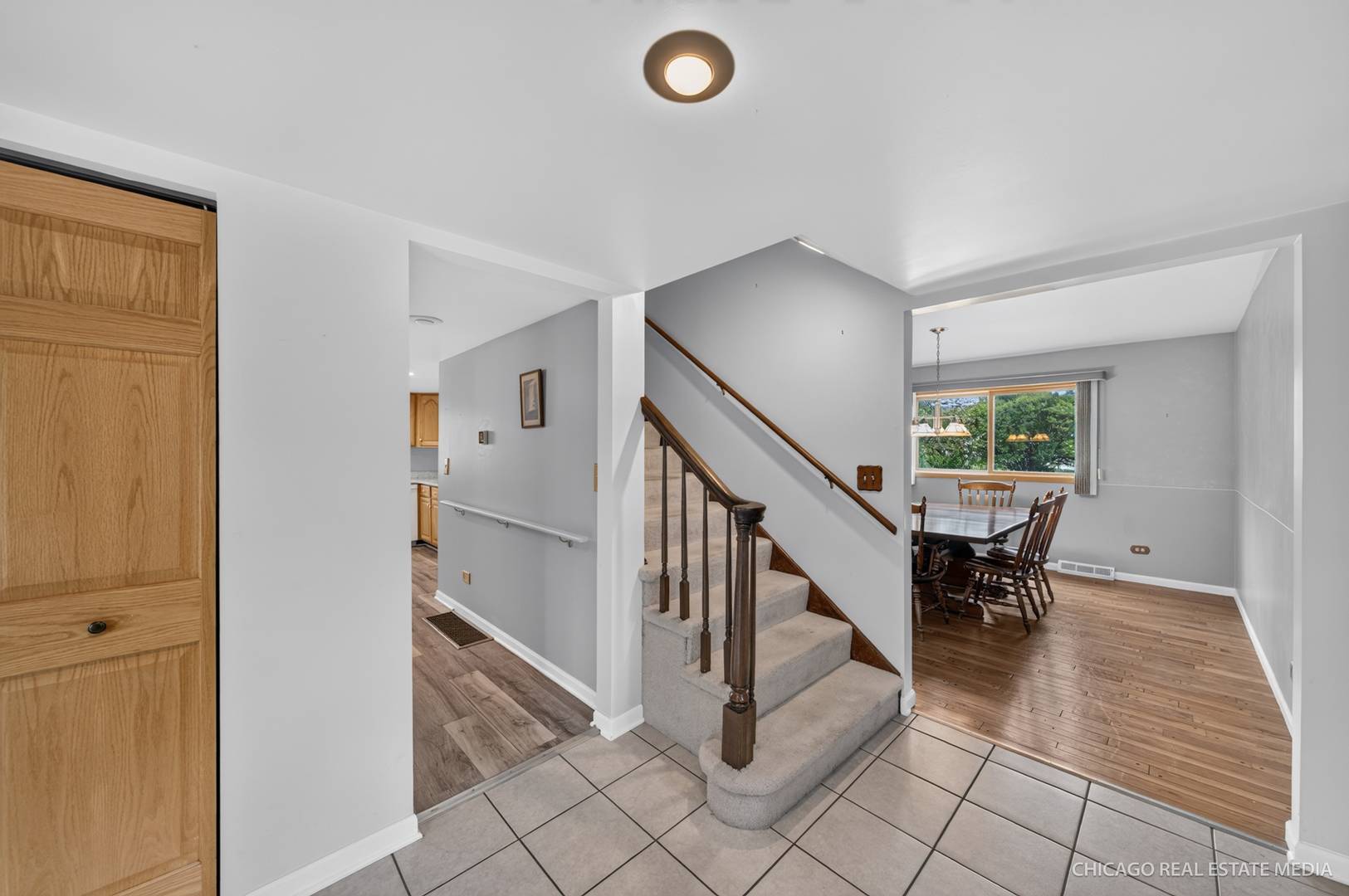 511 Cottonwood LN, Schaumburg, IL 60193