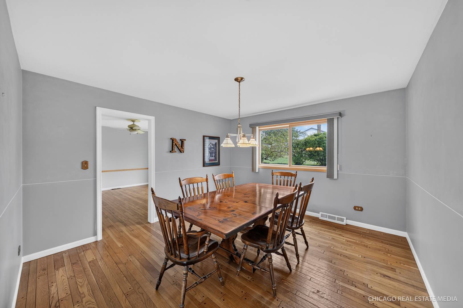 511 Cottonwood LN, Schaumburg, IL 60193