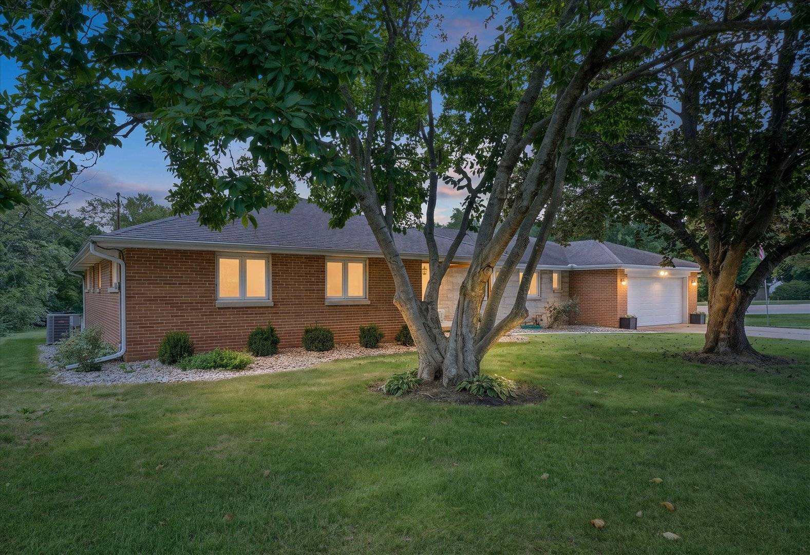 720 E High ST, Farmer City, IL 61842