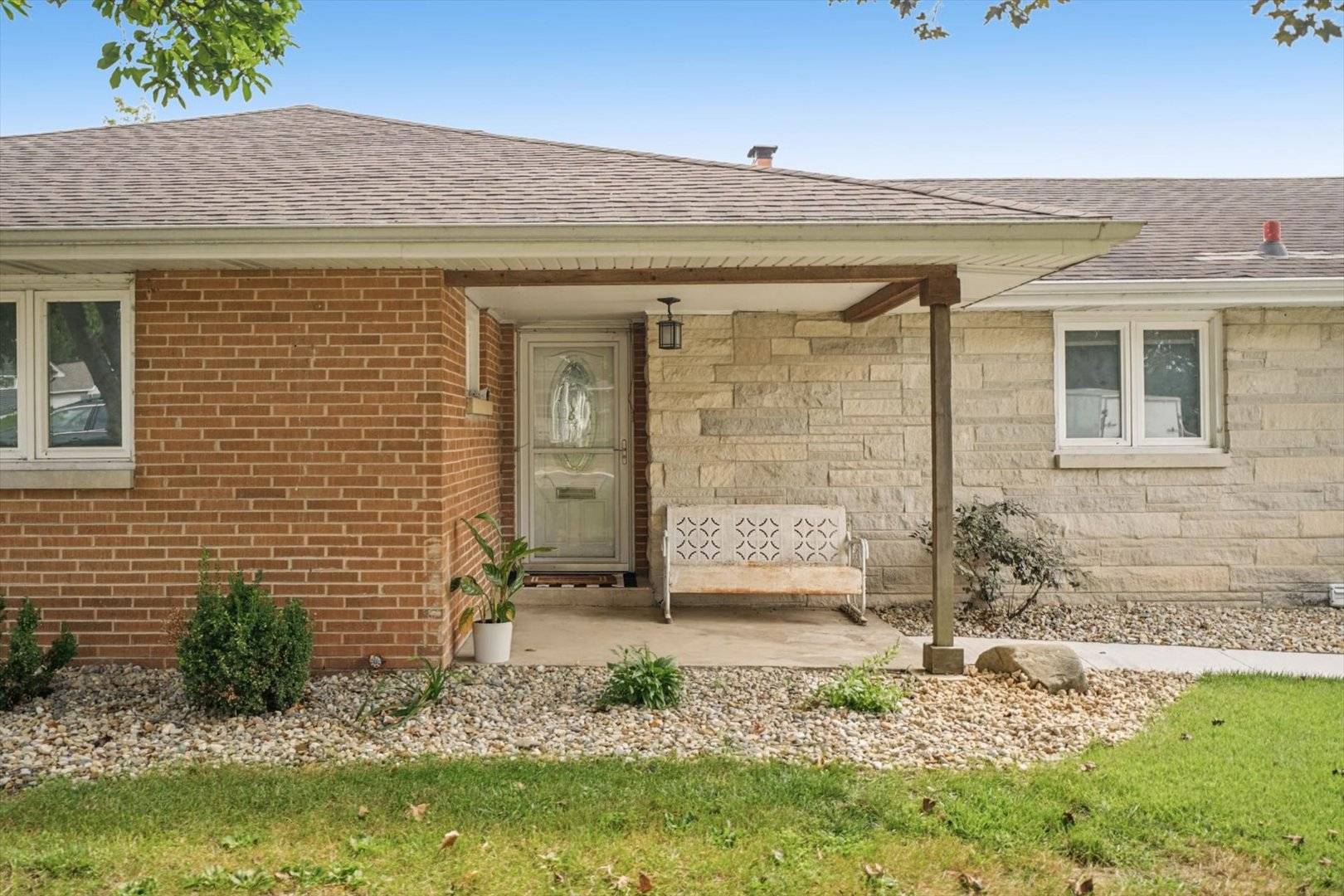 720 E High ST, Farmer City, IL 61842
