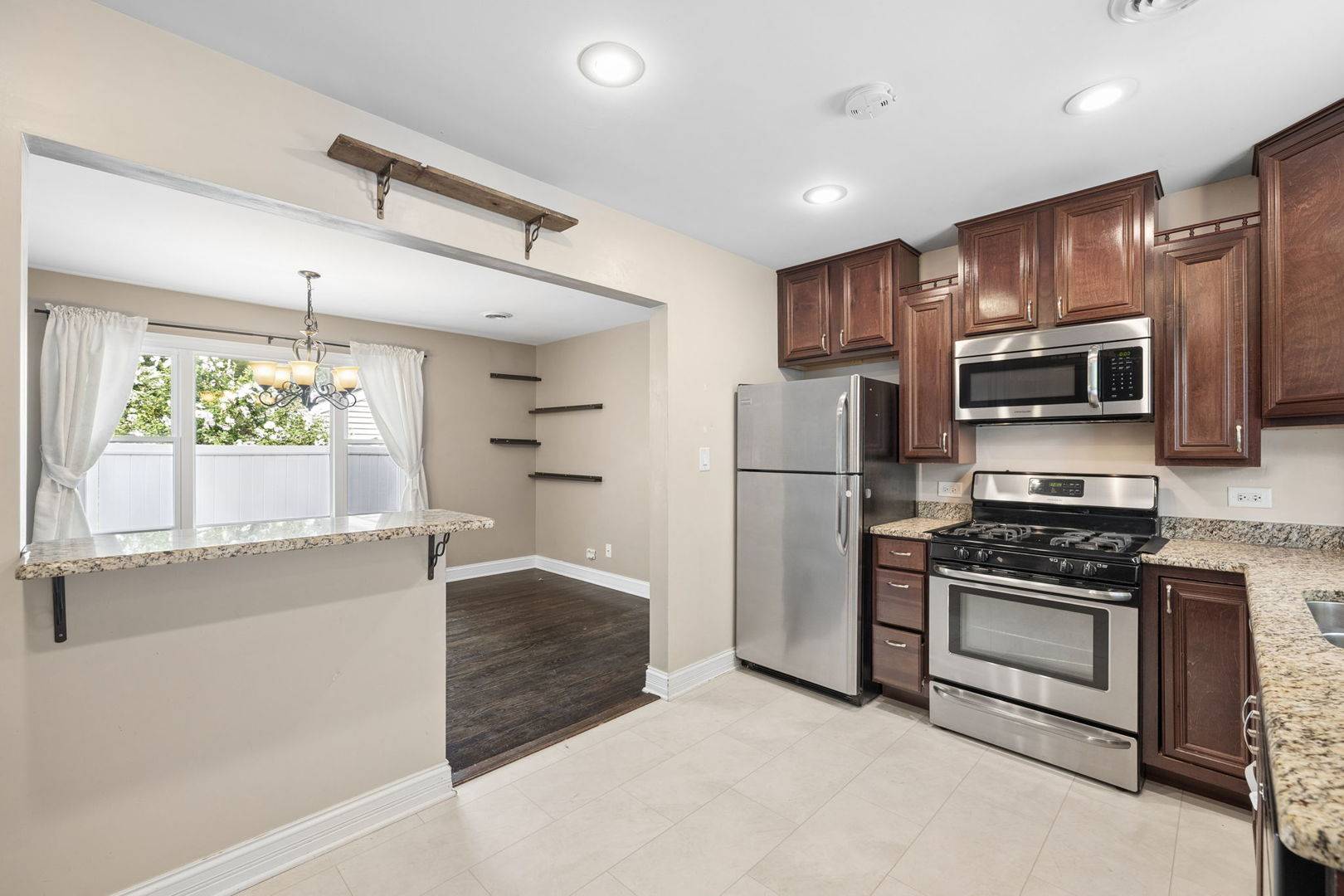 241 W Quincy ST, Westmont, IL 60559