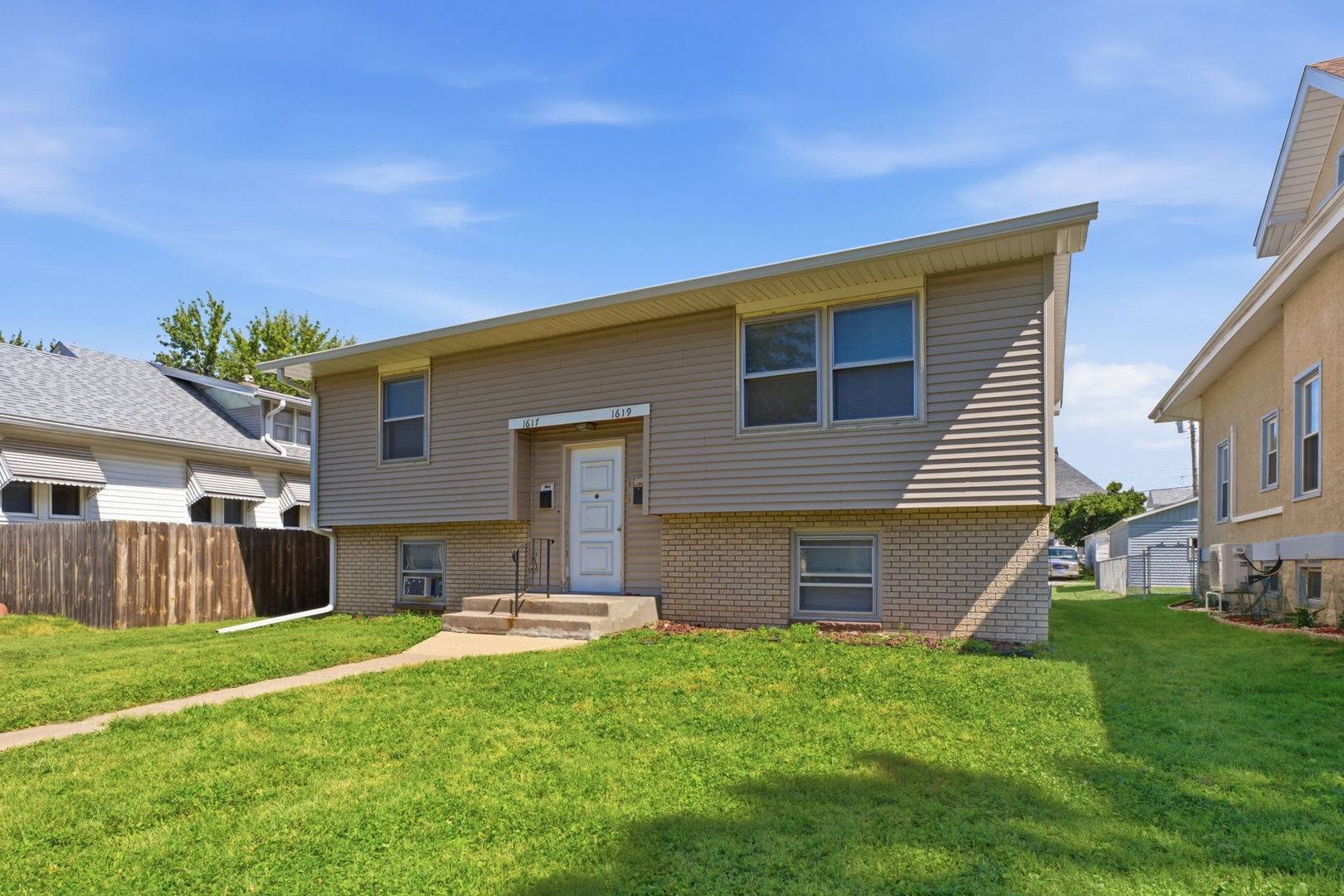 1617 29 1/2 ST, Rock Island, IL 61201