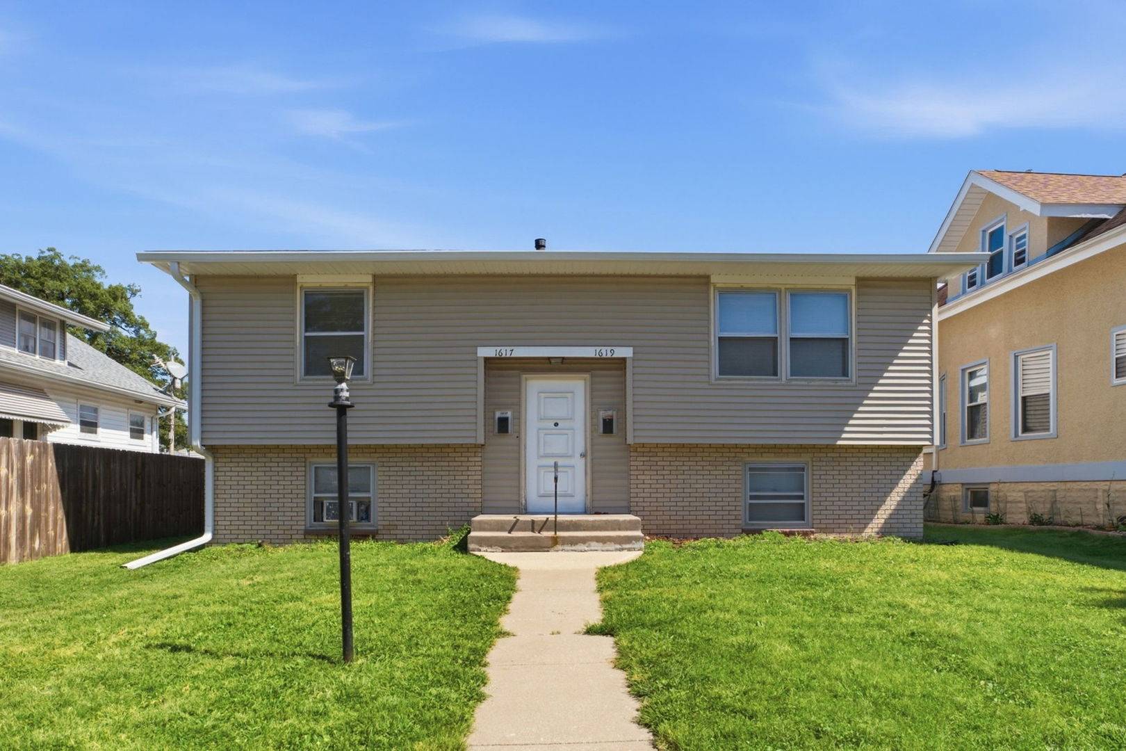 1617 29 1/2 ST, Rock Island, IL 61201