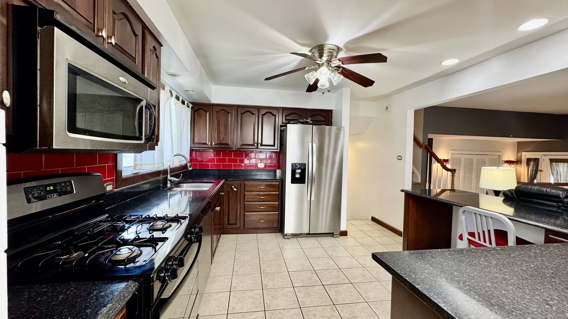 1348 Berry LN, Flossmoor, IL 60422