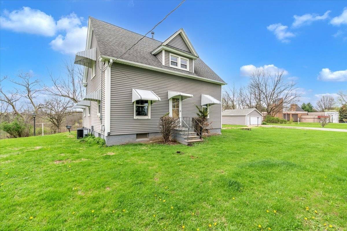 8850 Ridgewood RD, Rock Island, IL 61201