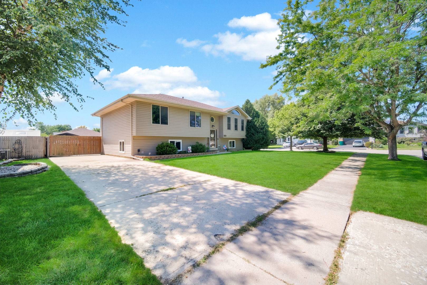7016 Lewis Clark DR, Plainfield, IL 60586