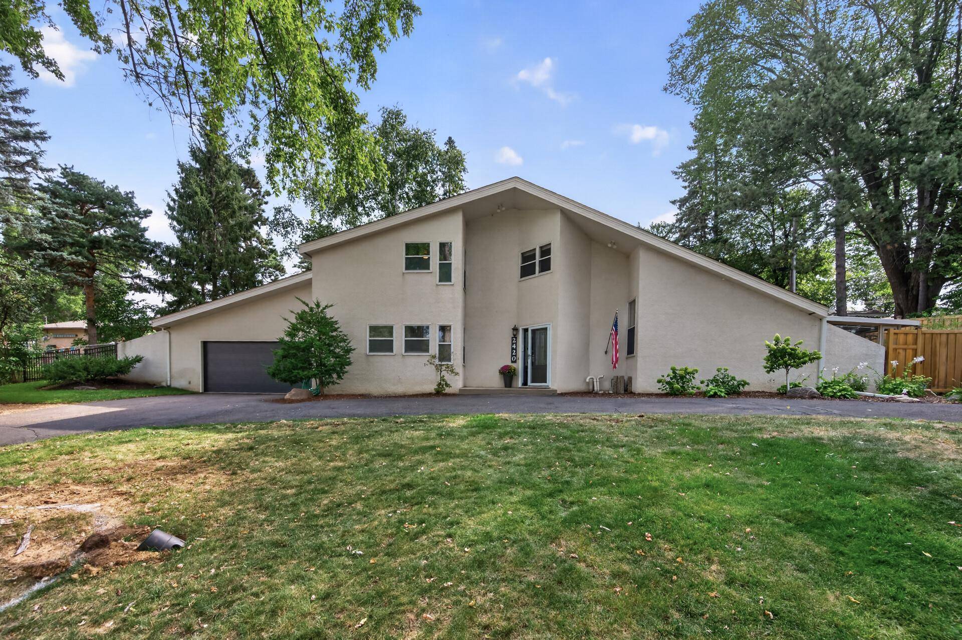 2420 Simpson ST, Roseville, MN 55113