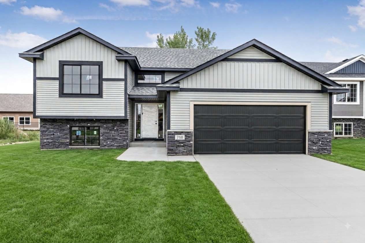 718 Margaret AVE NE, Isanti, MN 55040