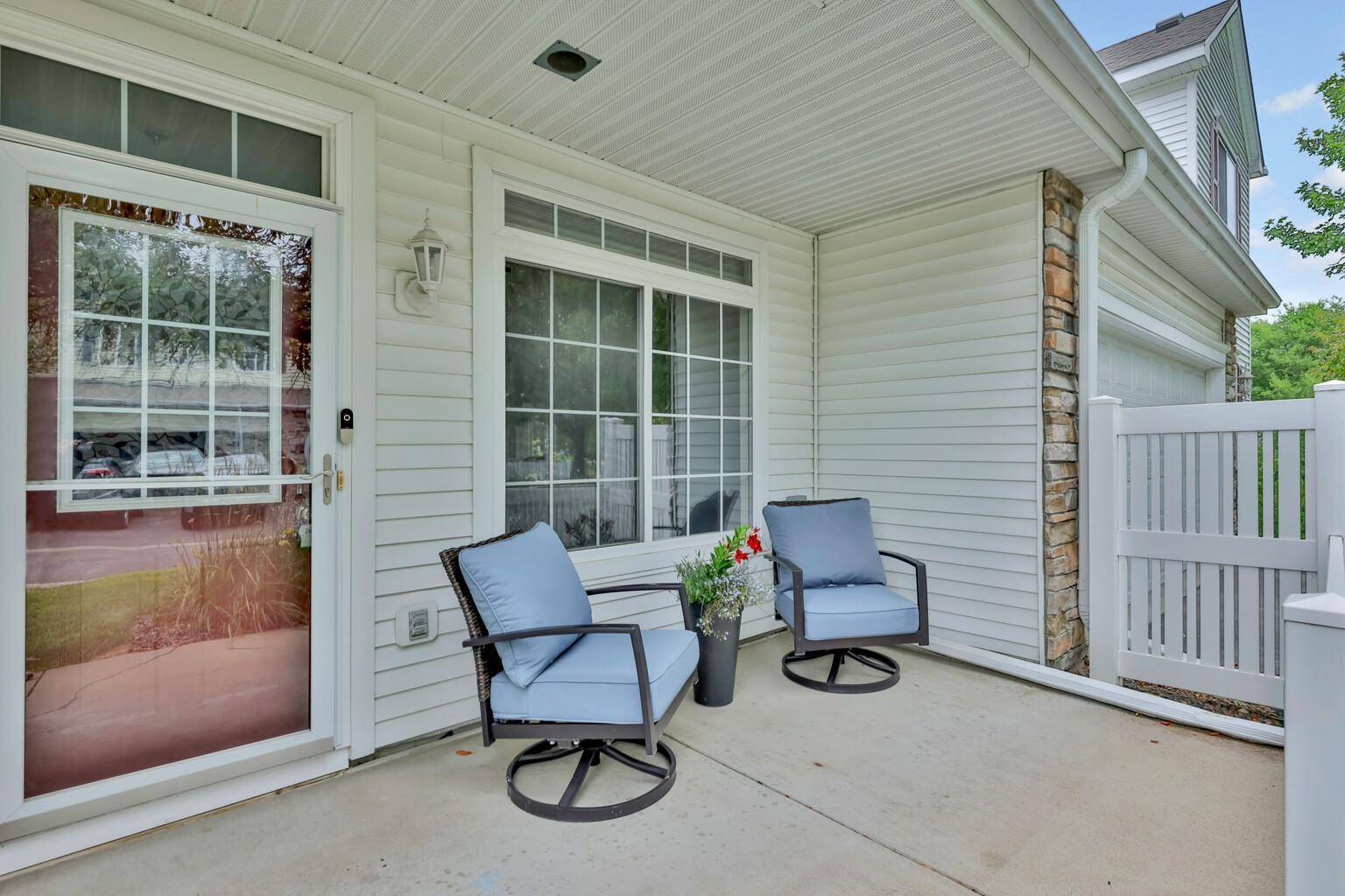 750 Maple Hills DR #B, Maplewood, MN 55117
