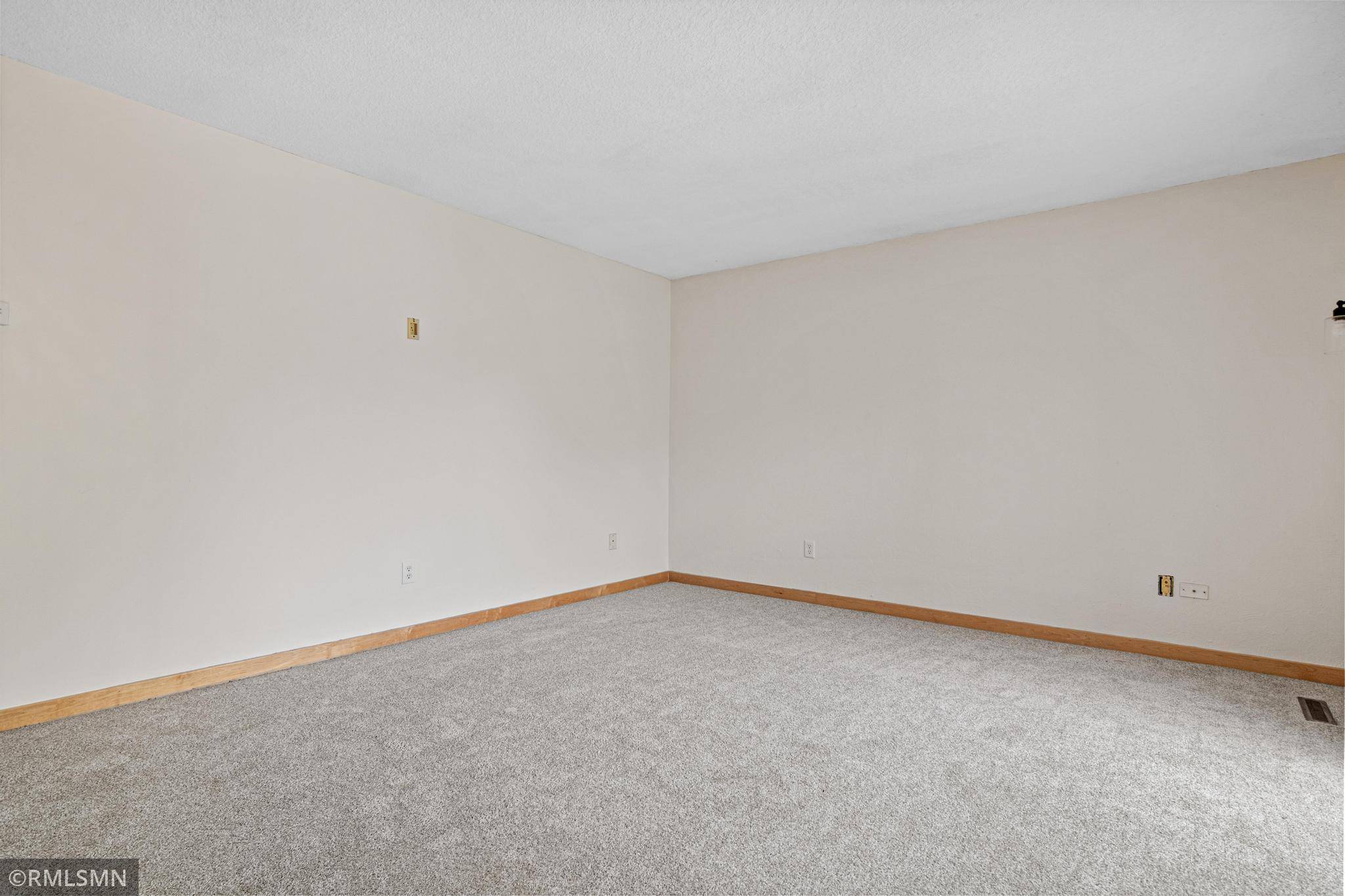 7688 Dunmore RD, Woodbury, MN 55125