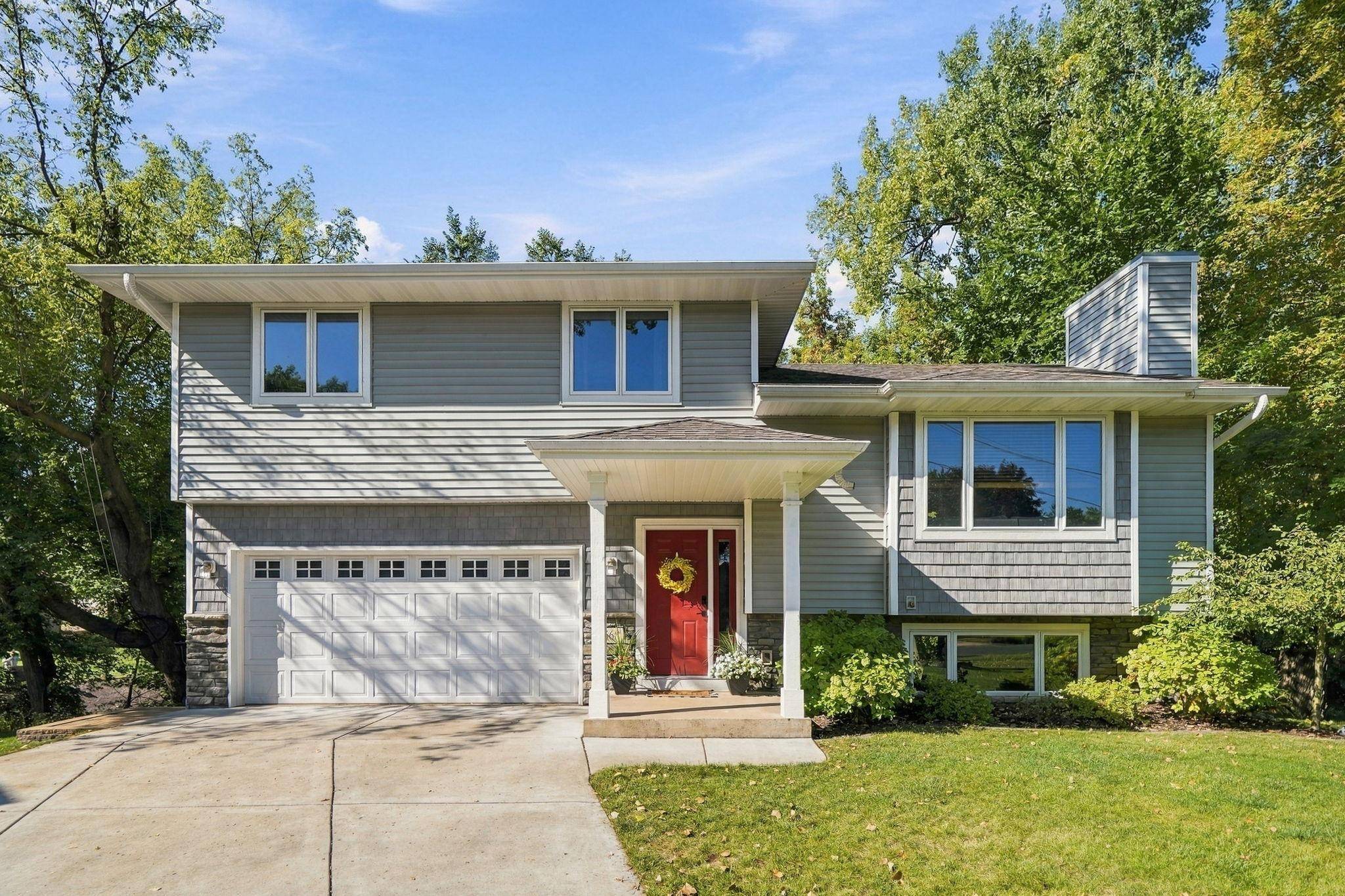 1568 27th AVE NW, New Brighton, MN 55112