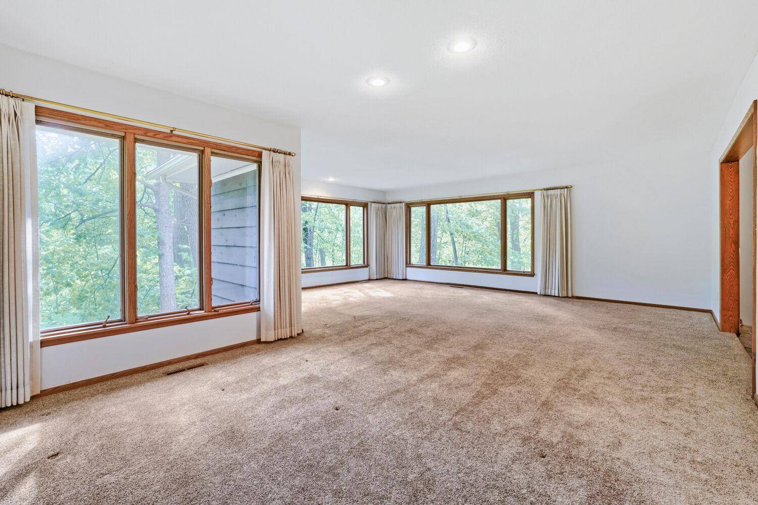 1200 Falls View CT, Mendota Heights, MN 55118