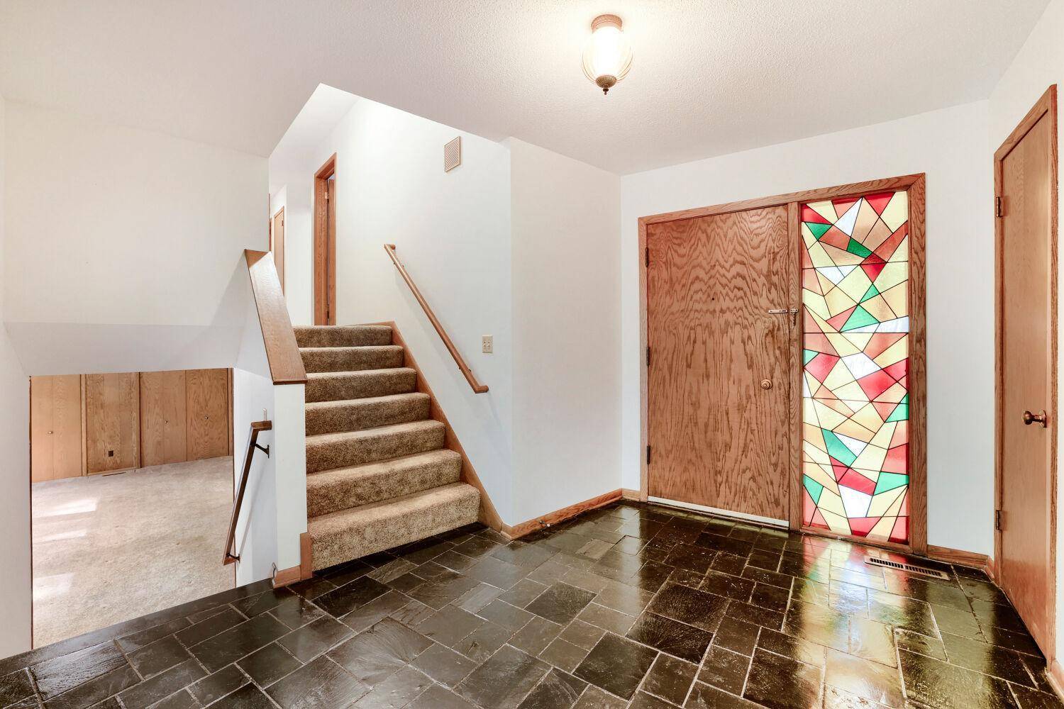 1200 Falls View CT, Mendota Heights, MN 55118