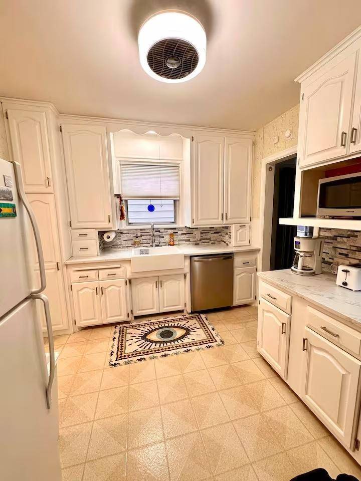966 Eleanor AVE, Saint Paul, MN 55102