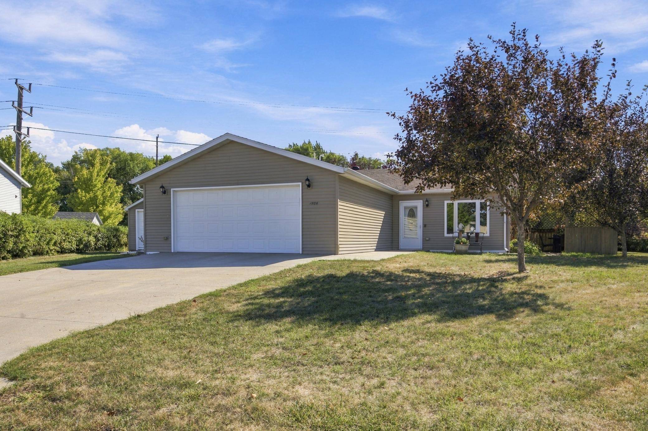 1706 12th ST N, Wahpeton, ND 58075