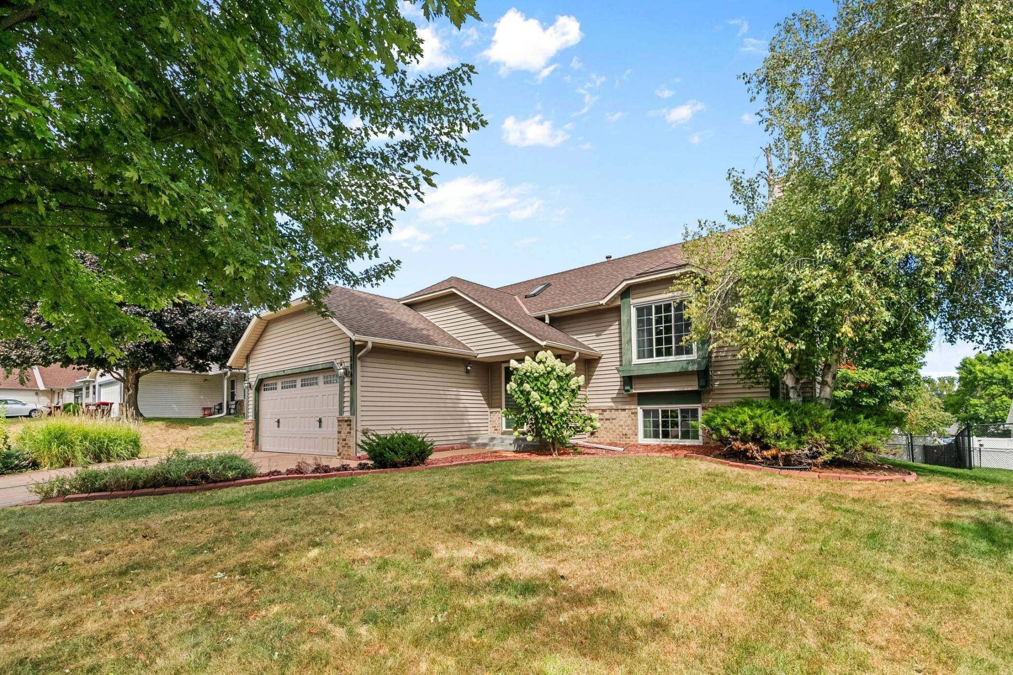 8844 Acadia RD, Woodbury, MN 55125