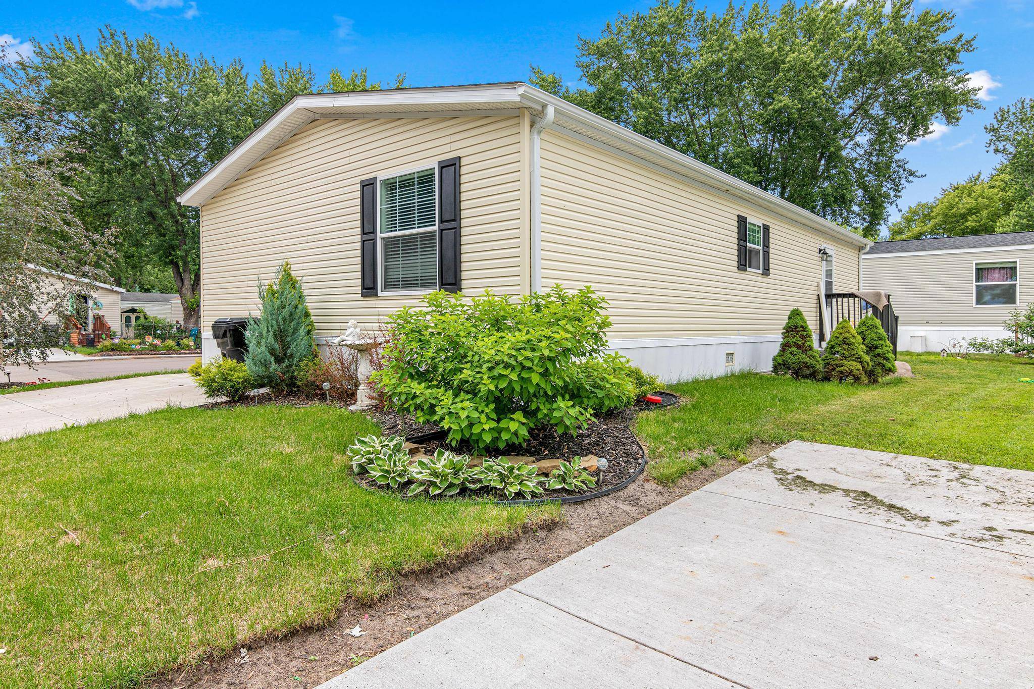 18164 Hwy 65 NE #141, East Bethel, MN 55011