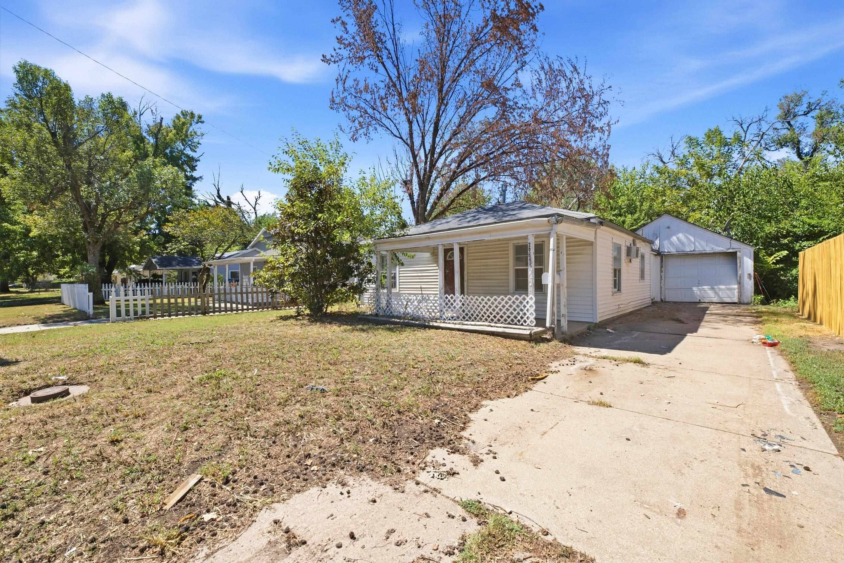 2027 S Madison Ave, Wichita, KS 67211