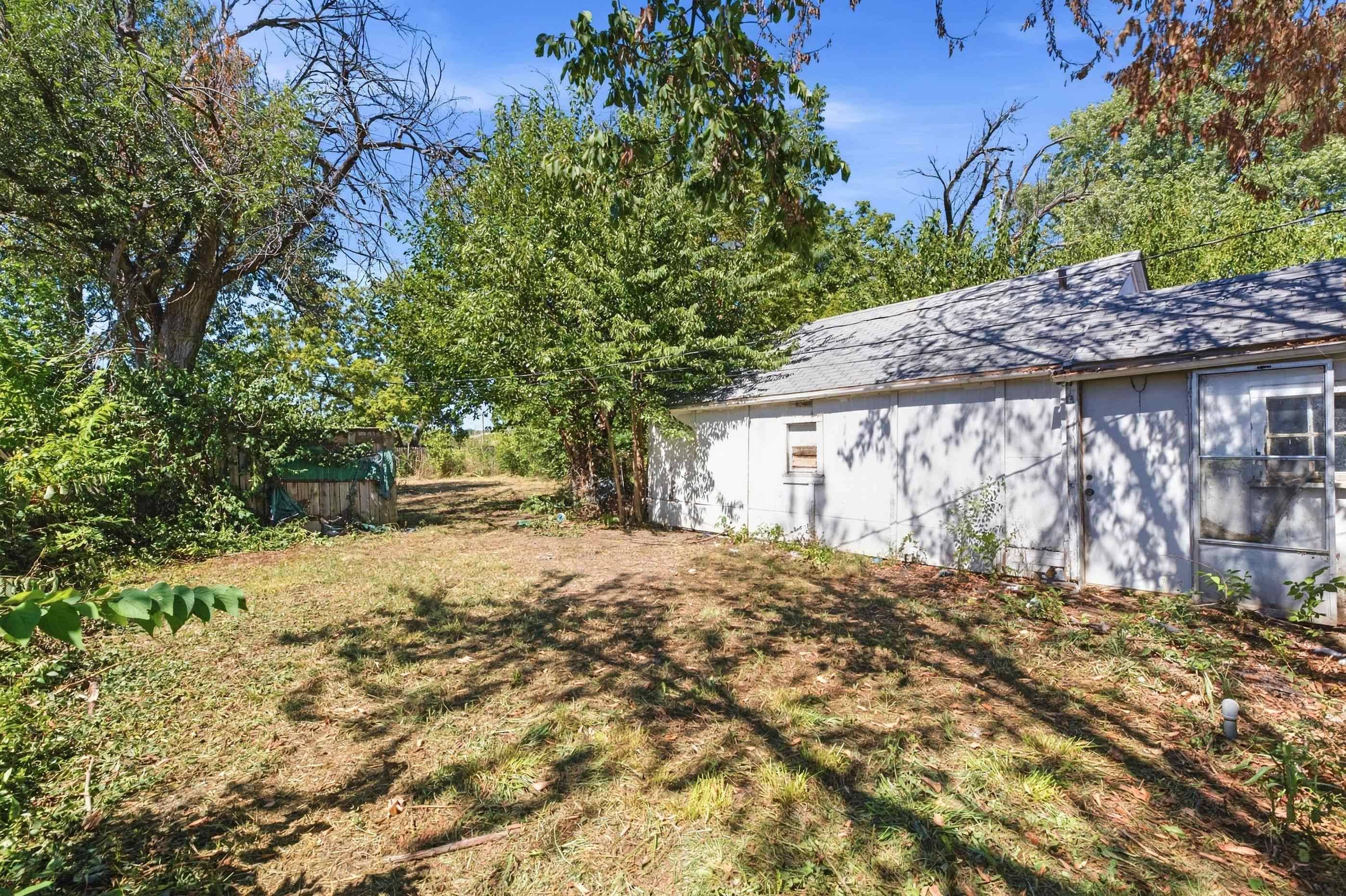 2027 S Madison Ave, Wichita, KS 67211