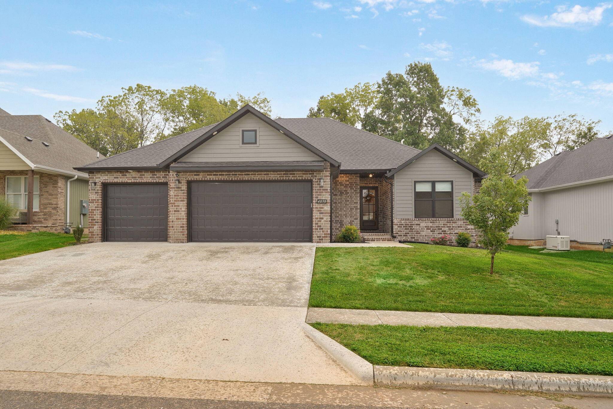 4898 S Sycamore AVE, Springfield, MO 65810