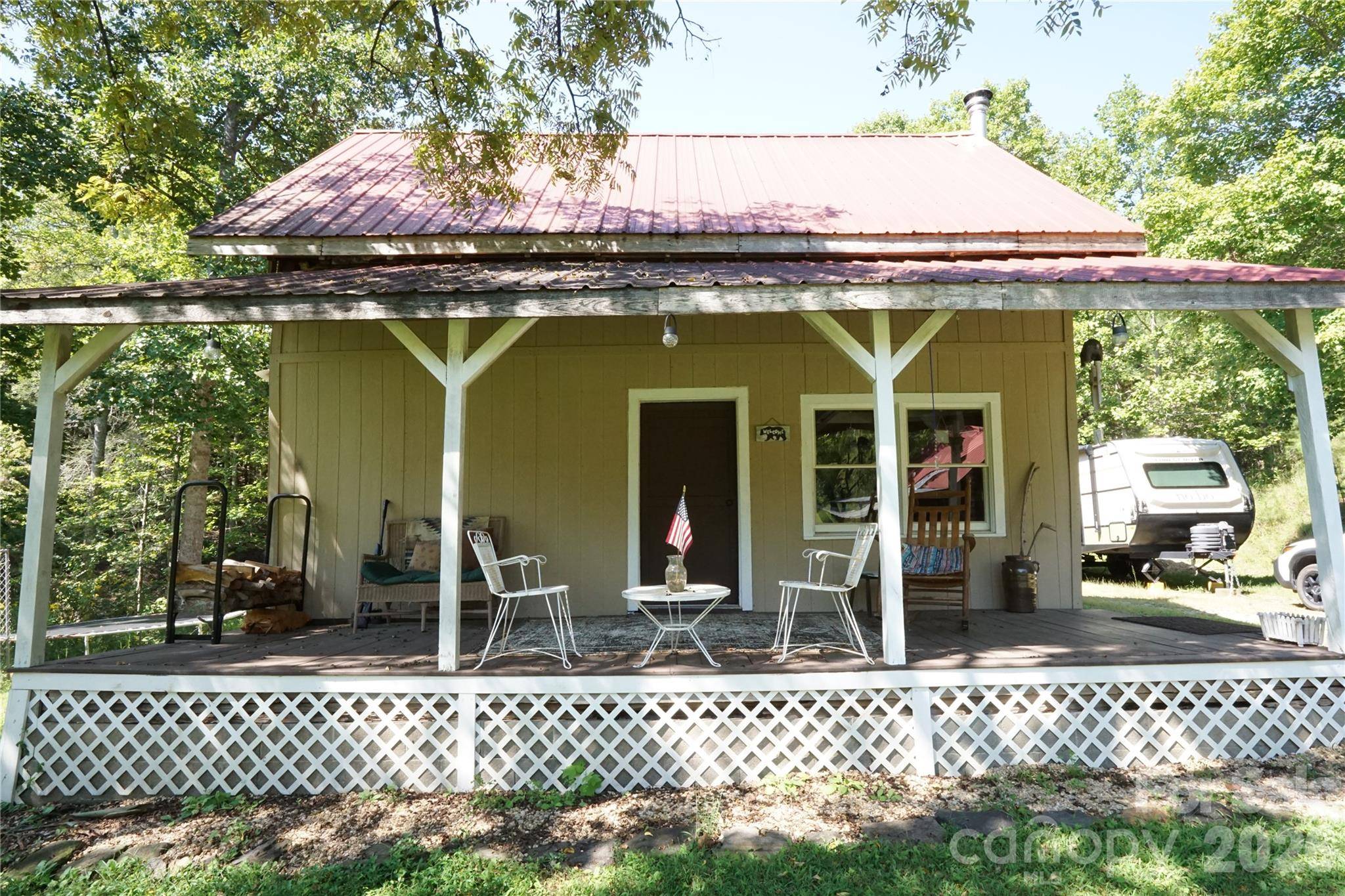 1239 W McGuinn RD, Mill Spring, NC 28756