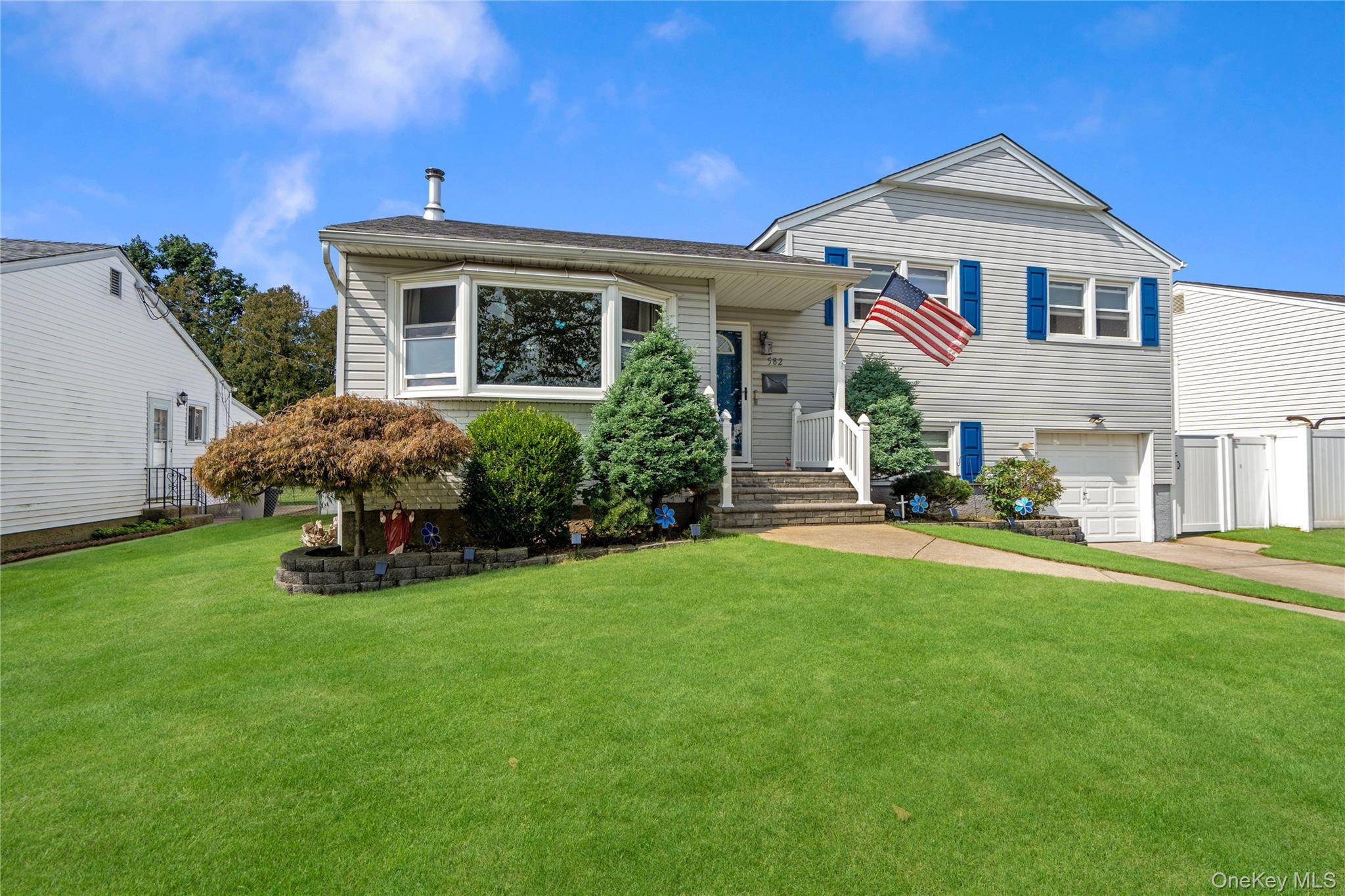 582 Benton RD, East Meadow, NY 11554