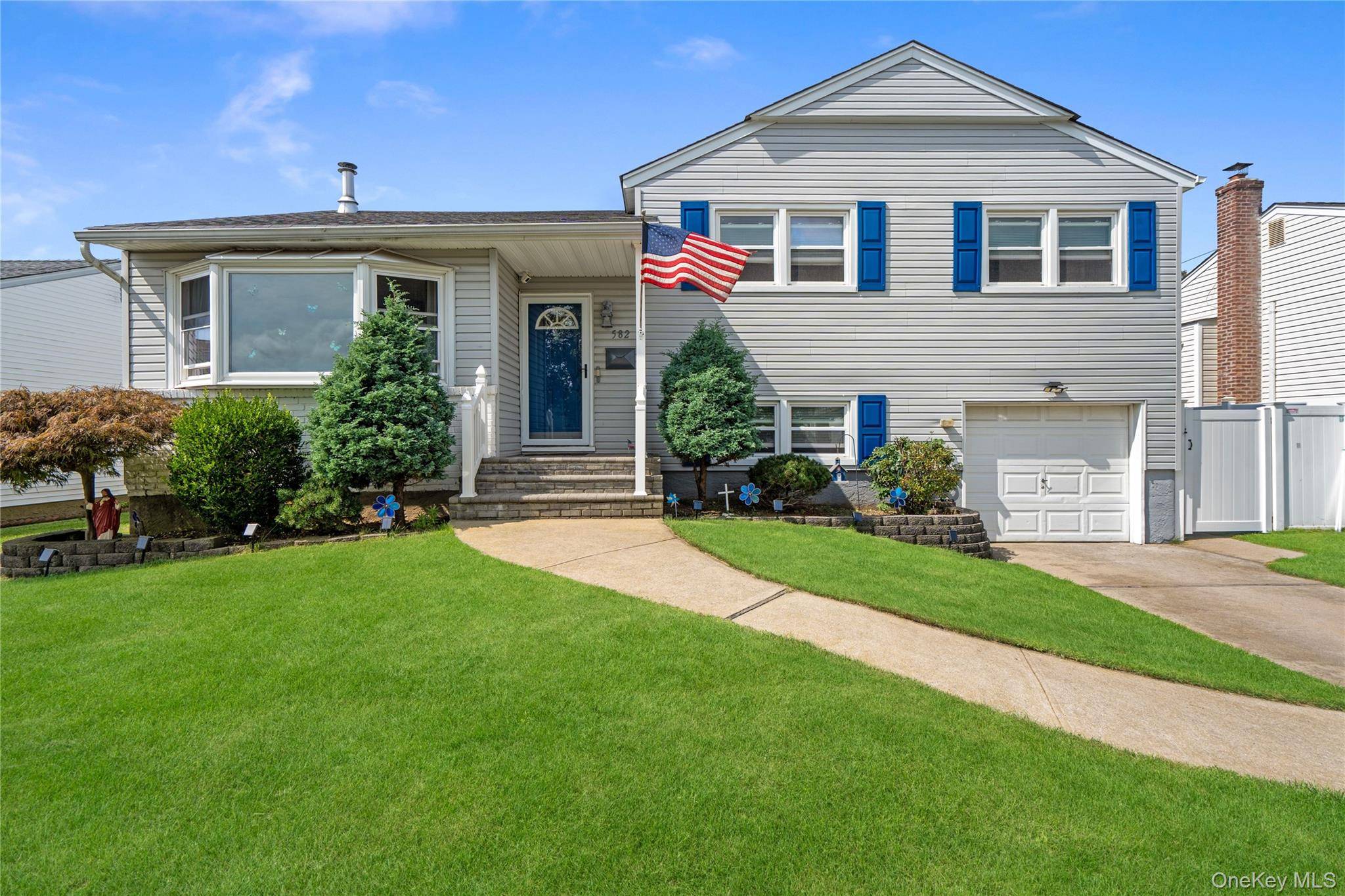582 Benton RD, East Meadow, NY 11554