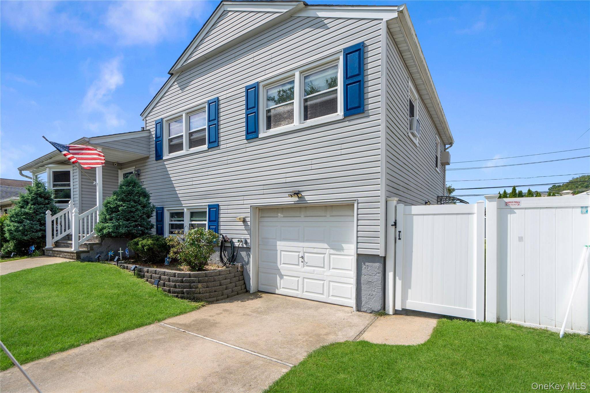 582 Benton RD, East Meadow, NY 11554