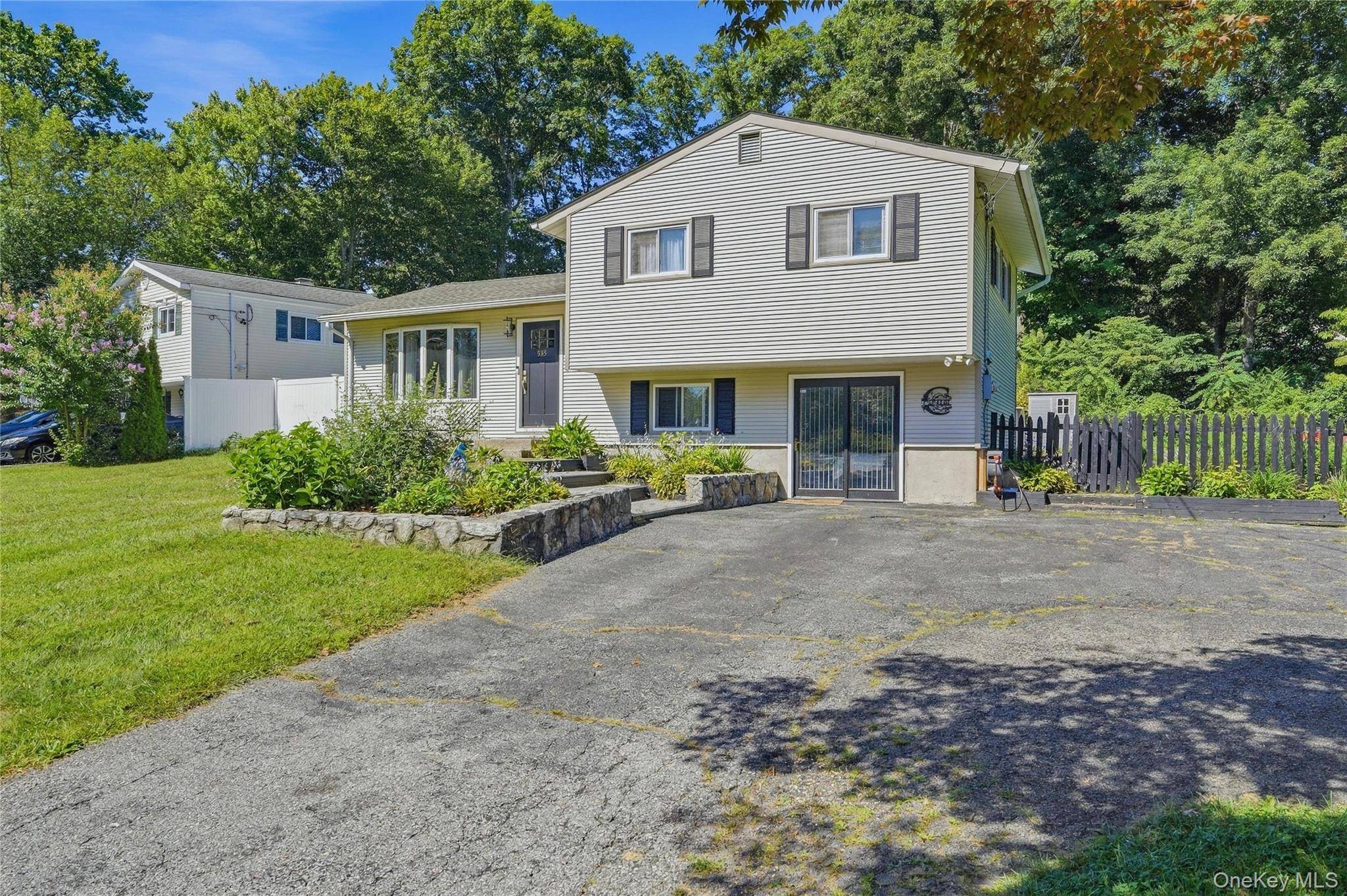 535 Westbrook DR, Cortlandt Manor, NY 10567
