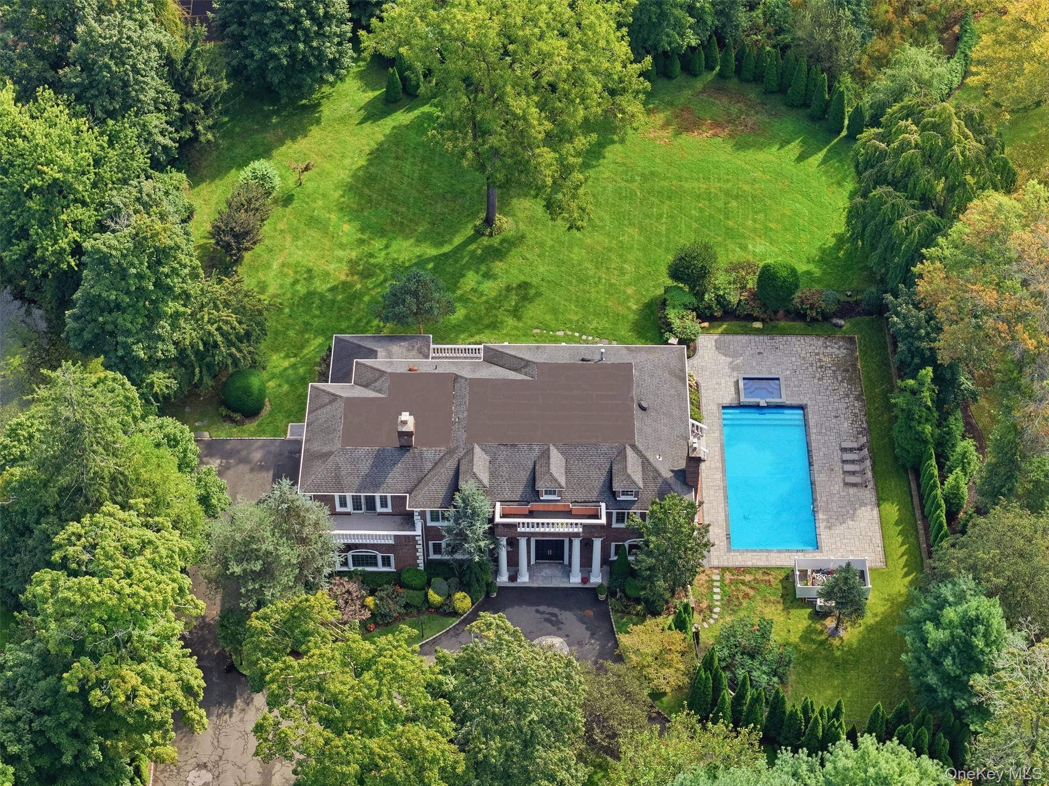 147 Bacon RD, Old Westbury, NY 11568