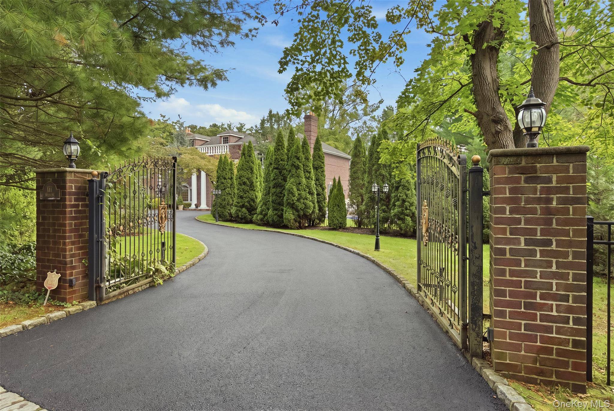 147 Bacon RD, Old Westbury, NY 11568