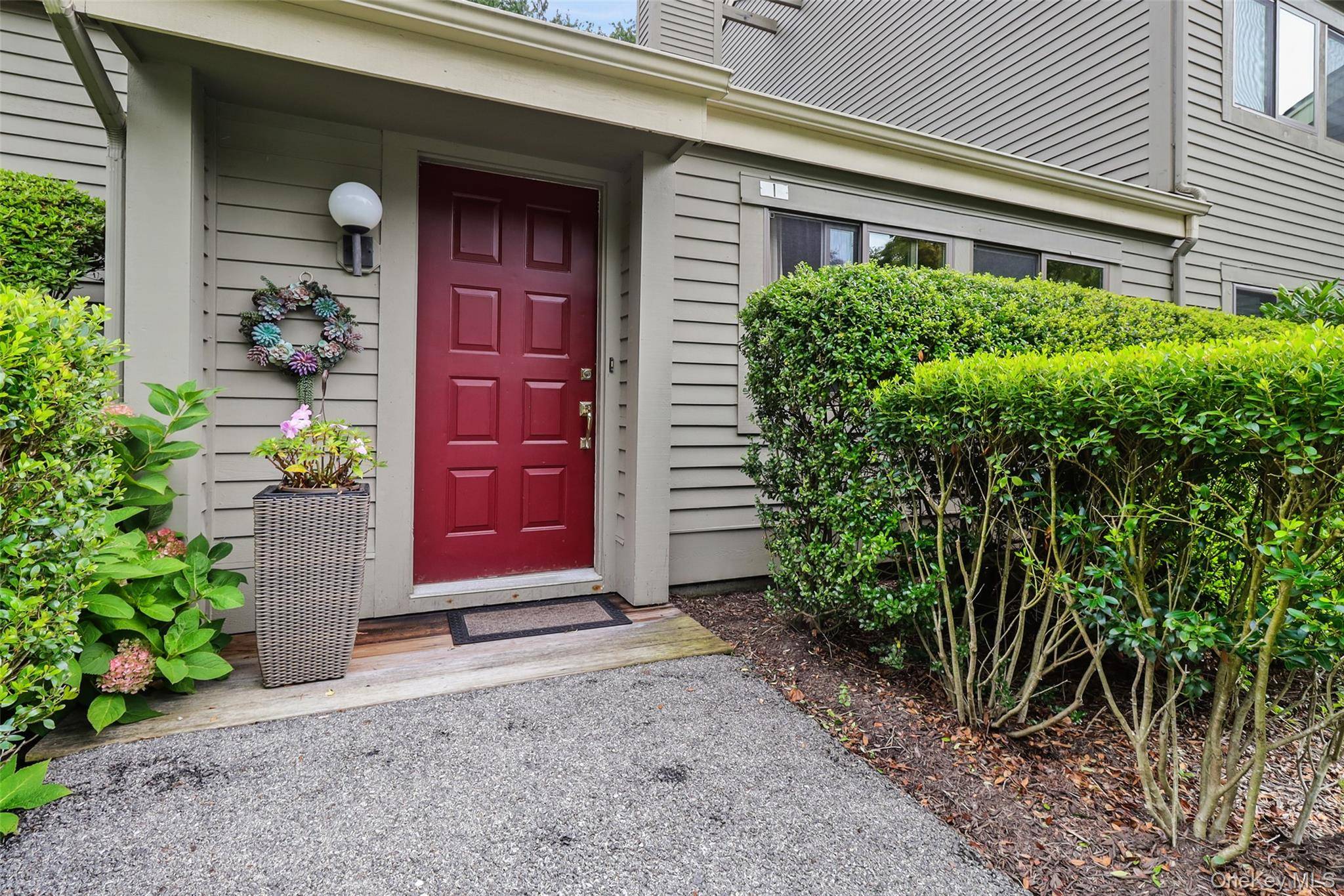 1 Oakridge DR, South Salem, NY 10590