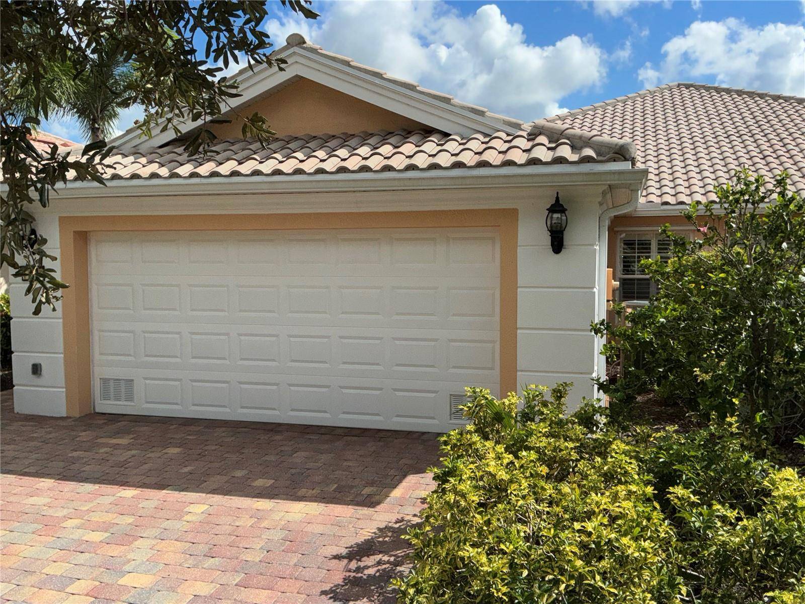 11616 GARESSIO LN, Sarasota, FL 34238