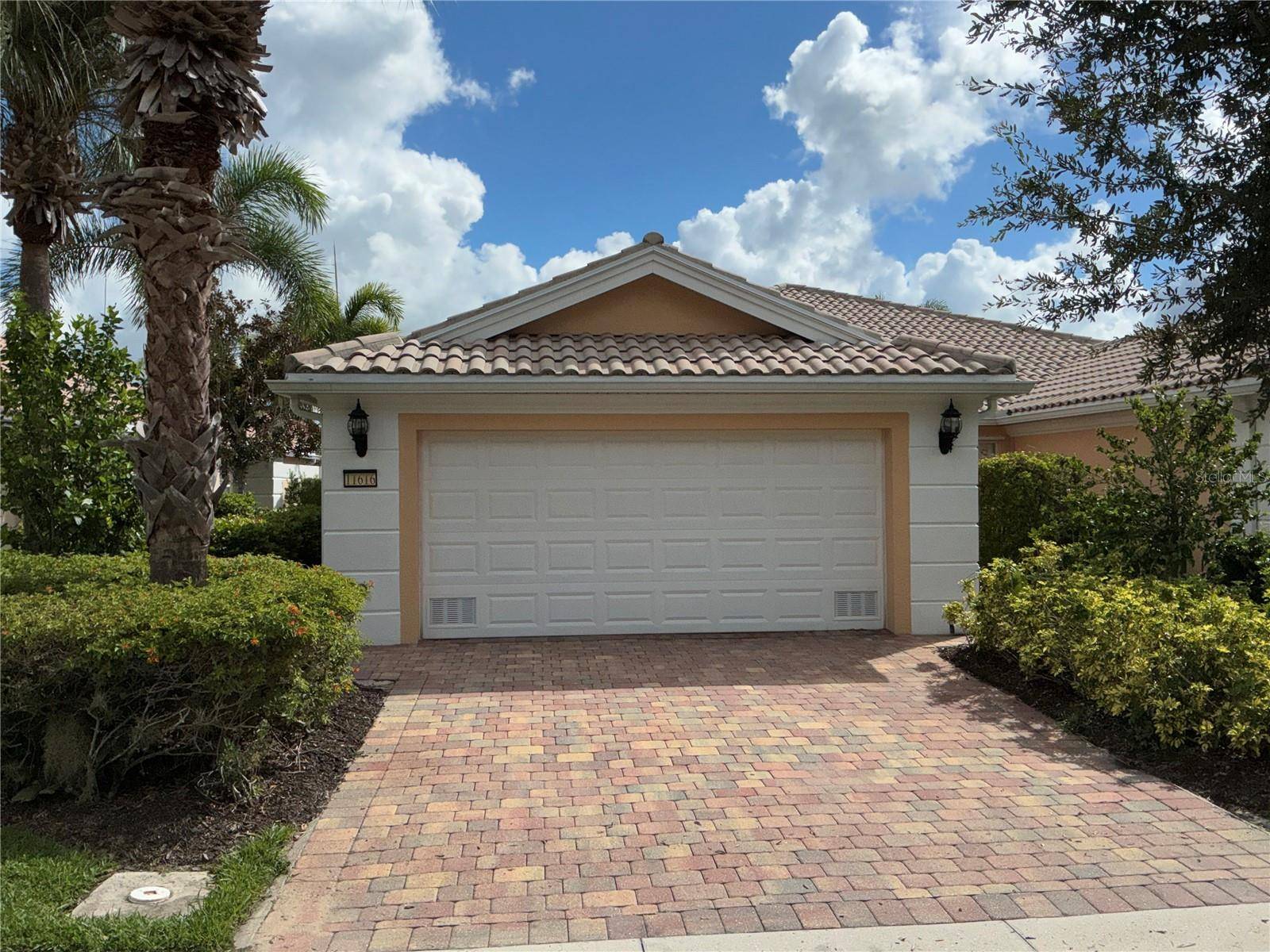 11616 GARESSIO LN, Sarasota, FL 34238