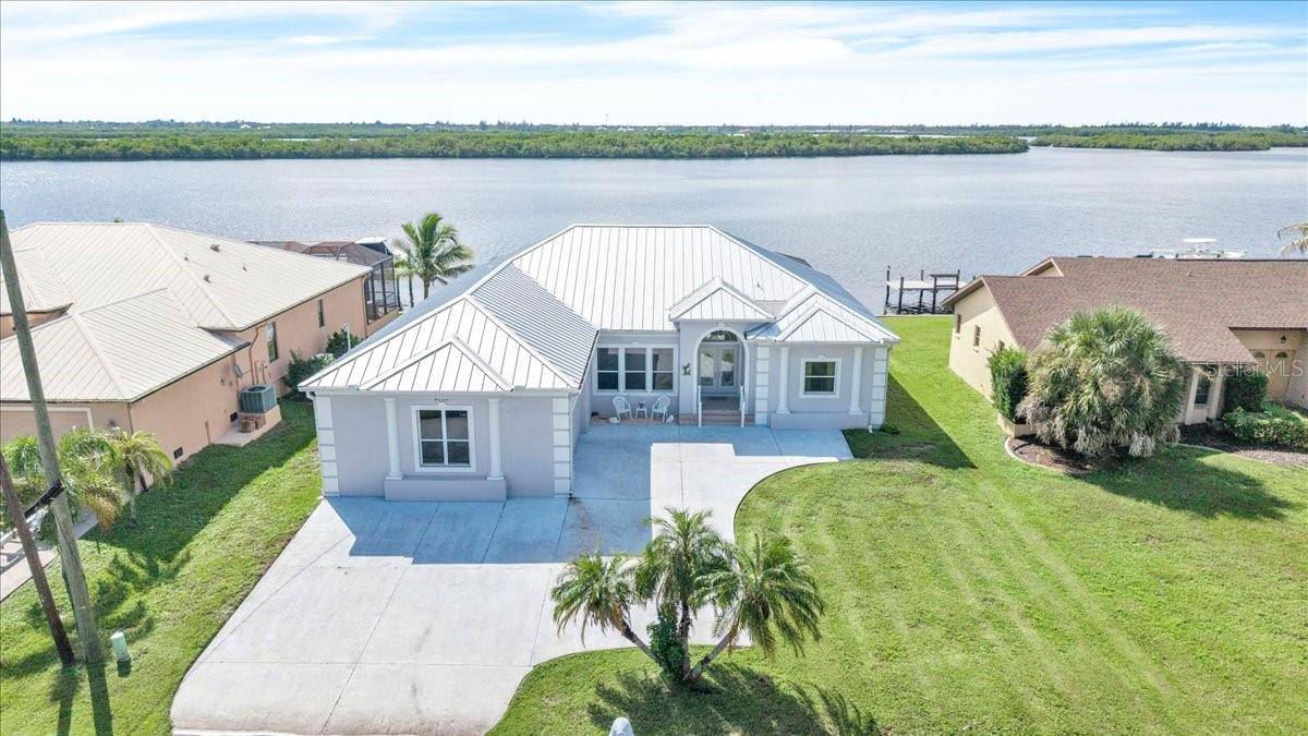 3772 PEACE RIVER DR, Punta Gorda, FL 33983