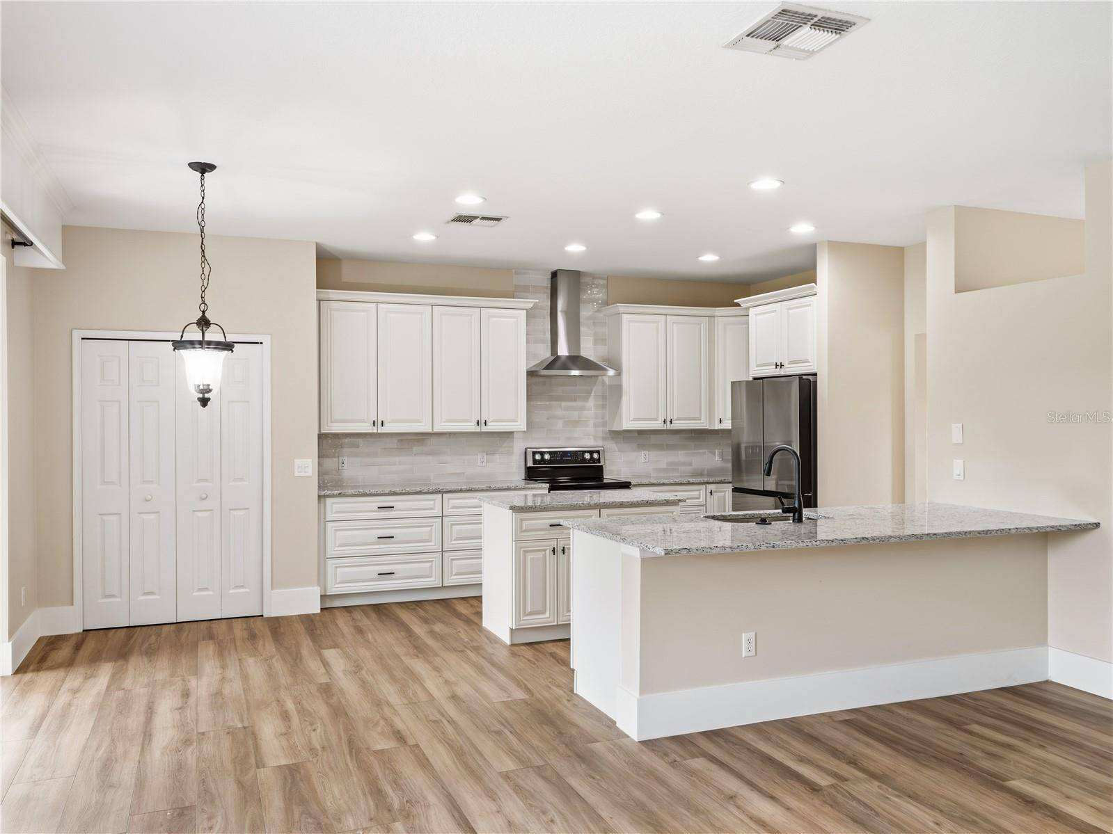 2242 WINTERMERE POINTE DR, Winter Garden, FL 34787