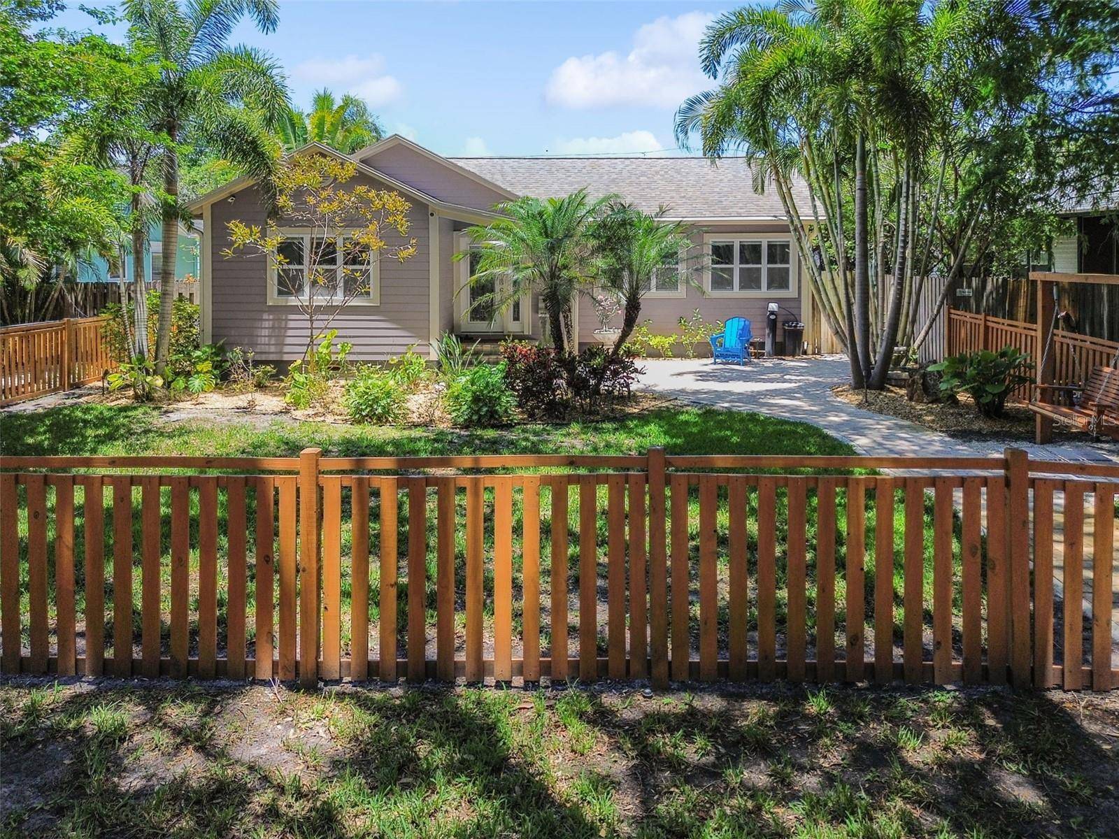 2421 7TH AVE N, St Petersburg, FL 33713