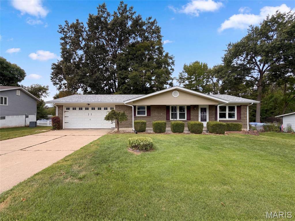 1621 Christy DR, St Charles, MO 63303