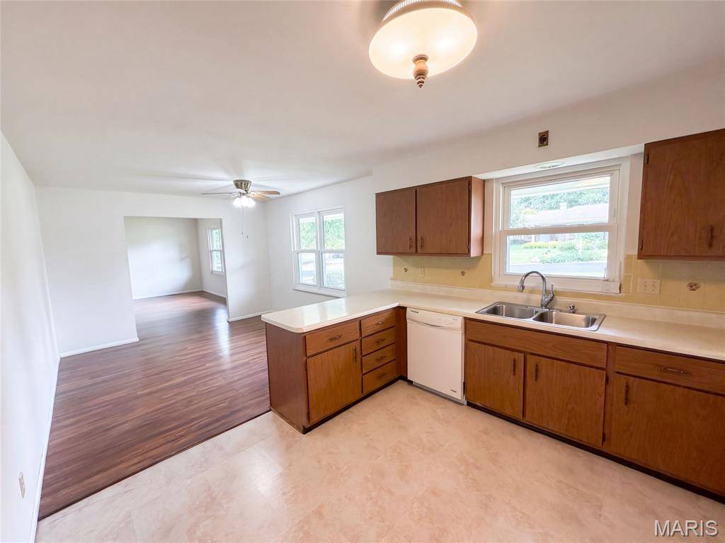 1621 Christy DR, St Charles, MO 63303