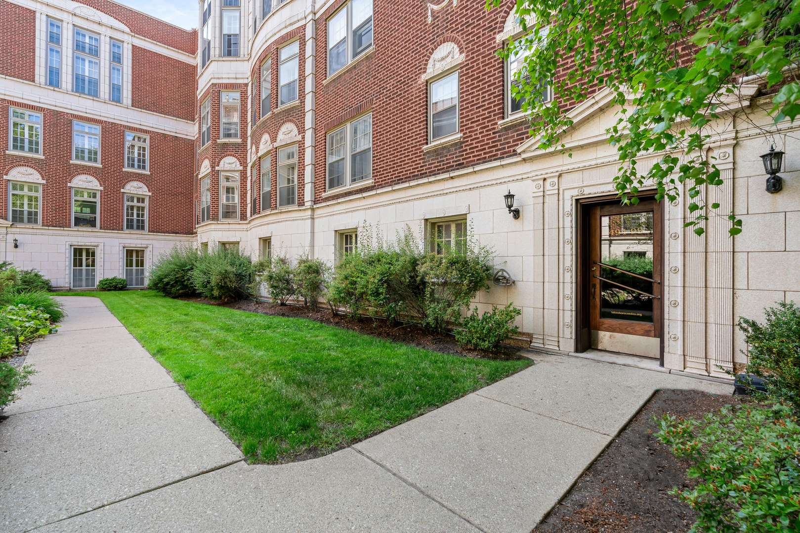 496 Sheridan RD #1, Evanston, IL 60202