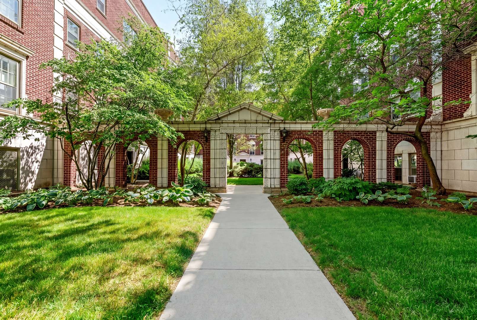 496 Sheridan RD #1, Evanston, IL 60202