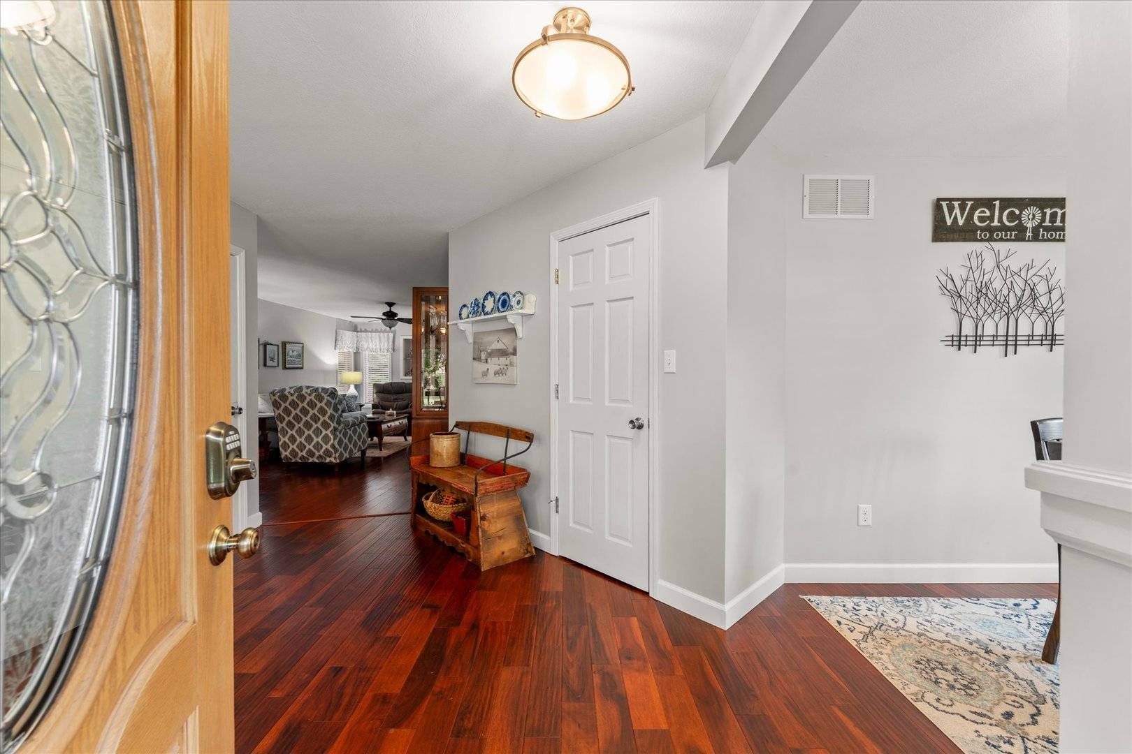 2000 Spruce LN, Monticello, IL 61856