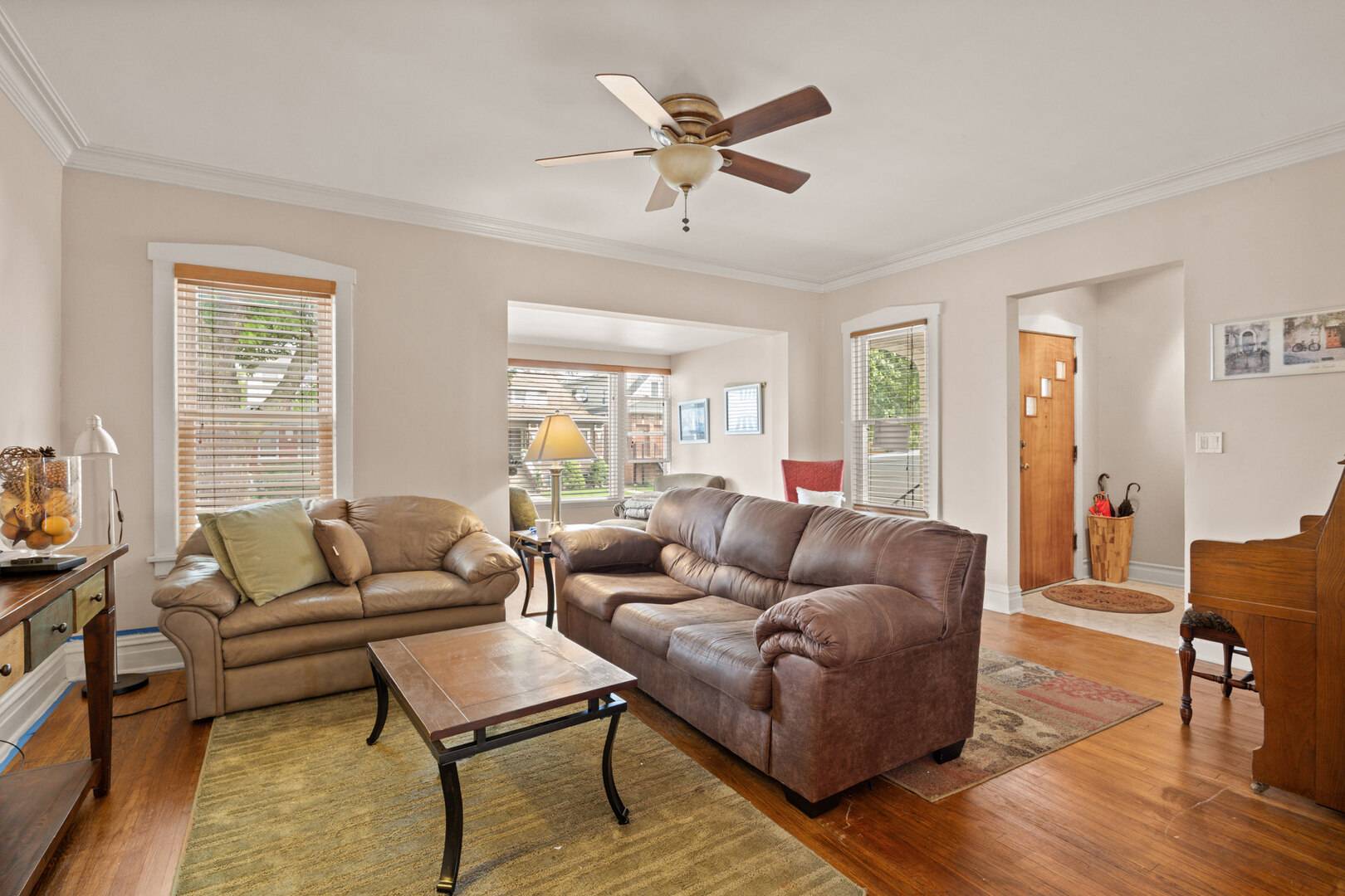 4865 W CORNELIA AVE, Chicago, IL 60641