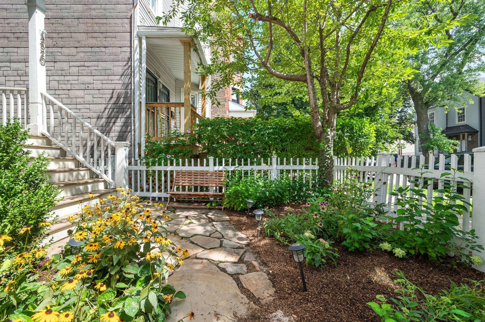 2520 W Medill AVE, Chicago, IL 60647