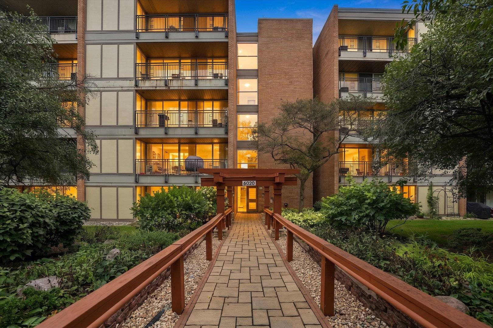 6020 Oakwood DR #4A, Lisle, IL 60532