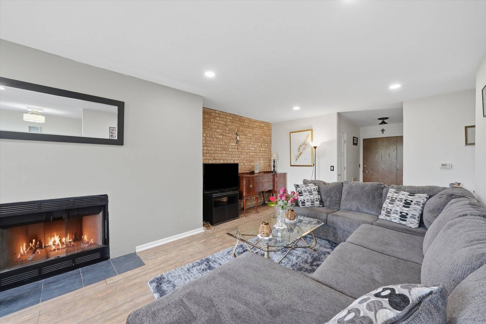 6020 Oakwood DR #4A, Lisle, IL 60532