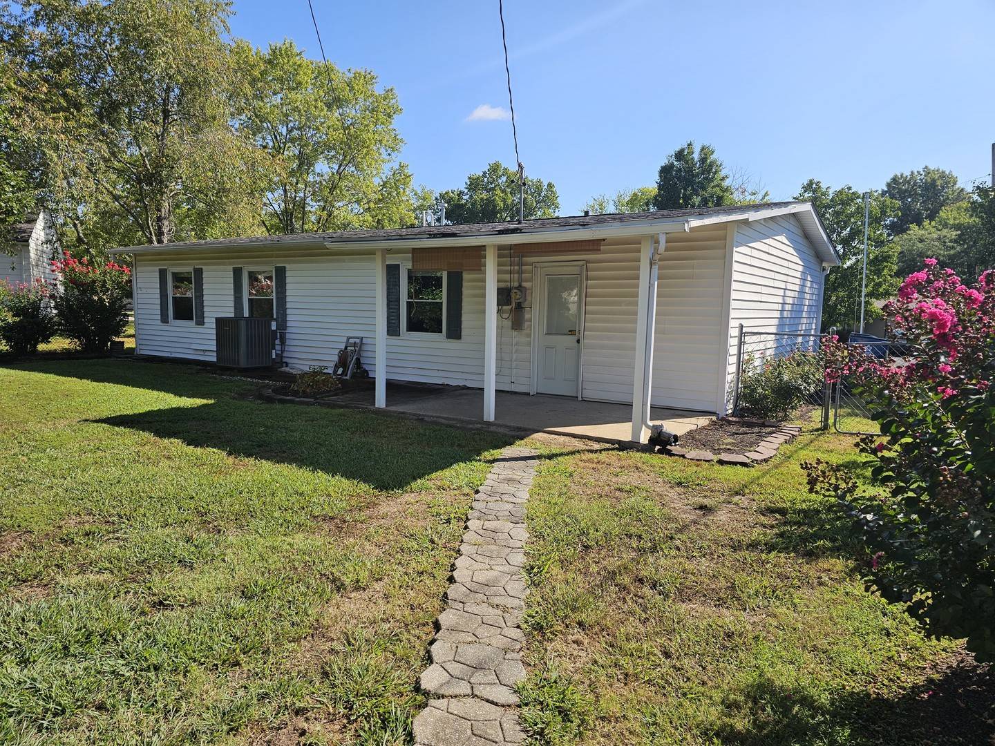18 SE Crescent DR, Mt Vernon, IL 62864